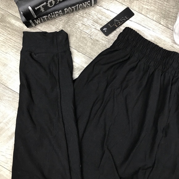 Ultra butter soft black joggers w pockets - Picture 6 of 6